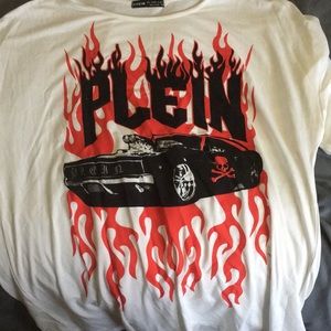 a oversized tee shirt